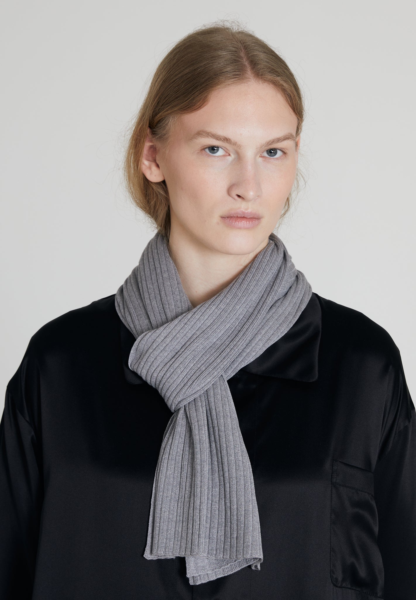 Ribbed silk scarf Grey