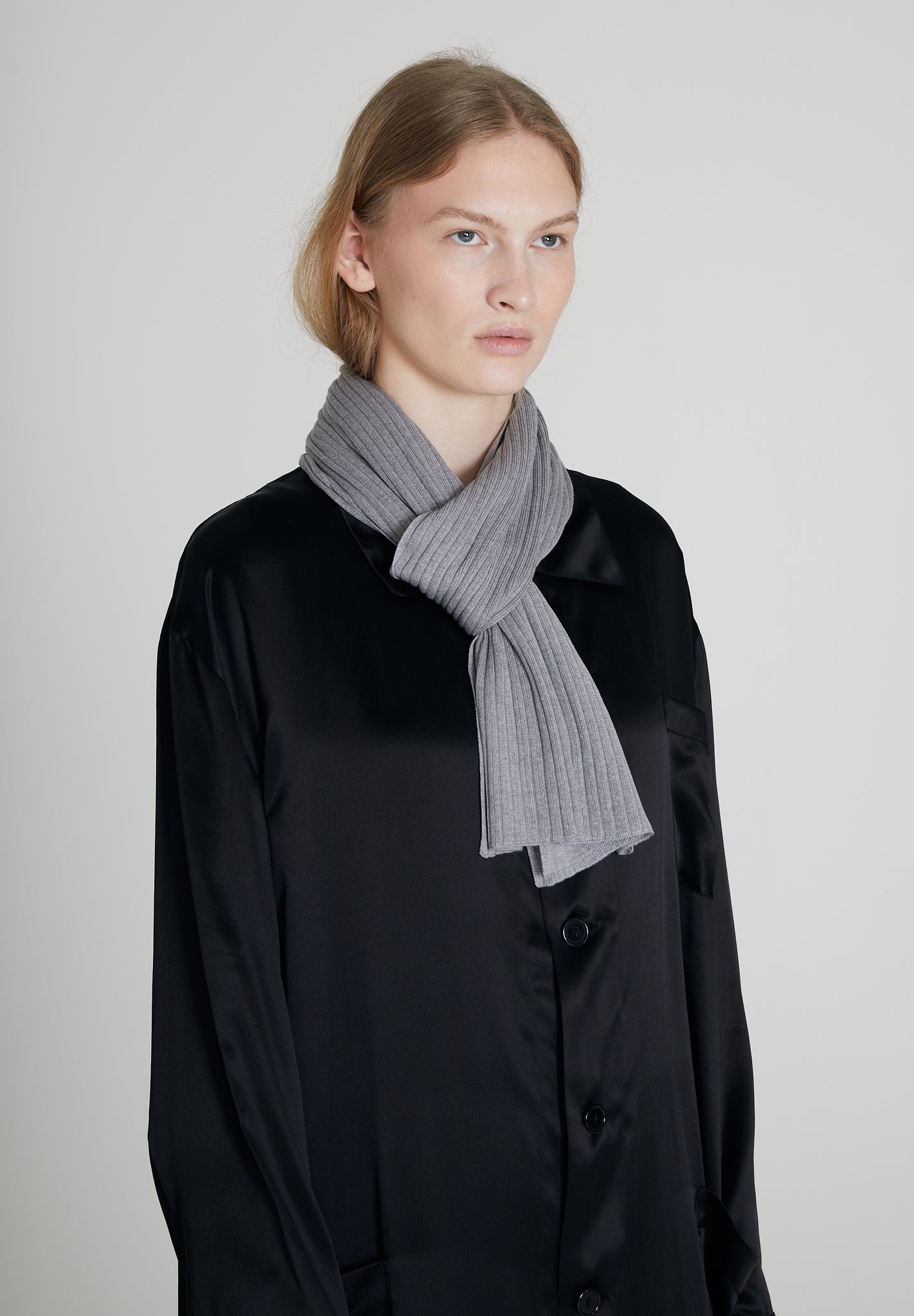 Ribbed silk scarf Grey